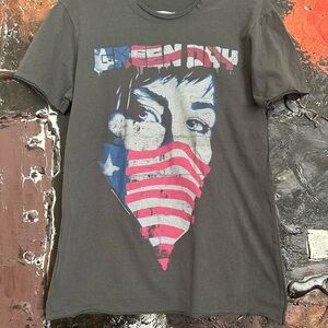 Graphic T-Shirt - vintage amplified Green Day tees small large and XLarge